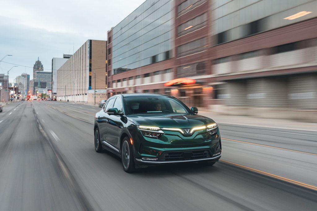 SUV điện VinFast VF 8 được sử dụng làm xe công vụ của cơ quan nhà nước tại Canada  395981