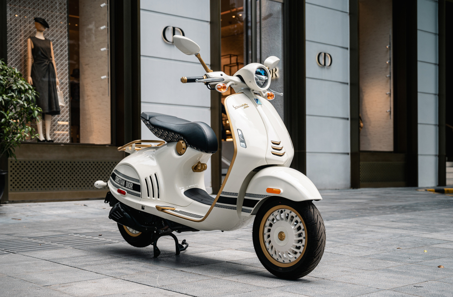 Vespa 946 ‘rồng xanh’ sẽ ra mắt khách Việt trong tháng 4, giá quy đổi gần 300 triệu đồng 396003