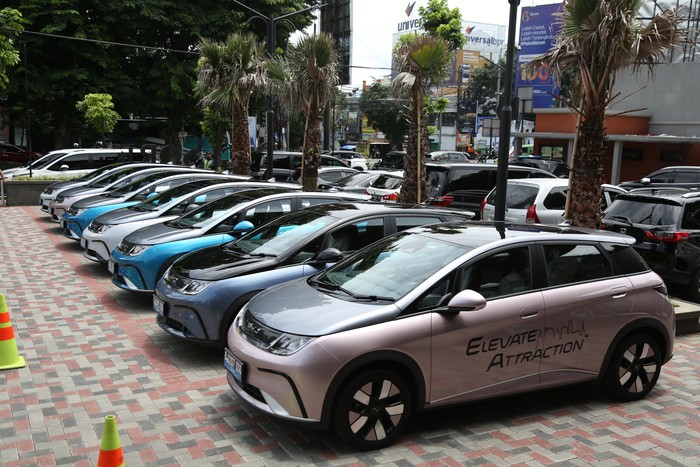 mobil-listrik-byd (1)