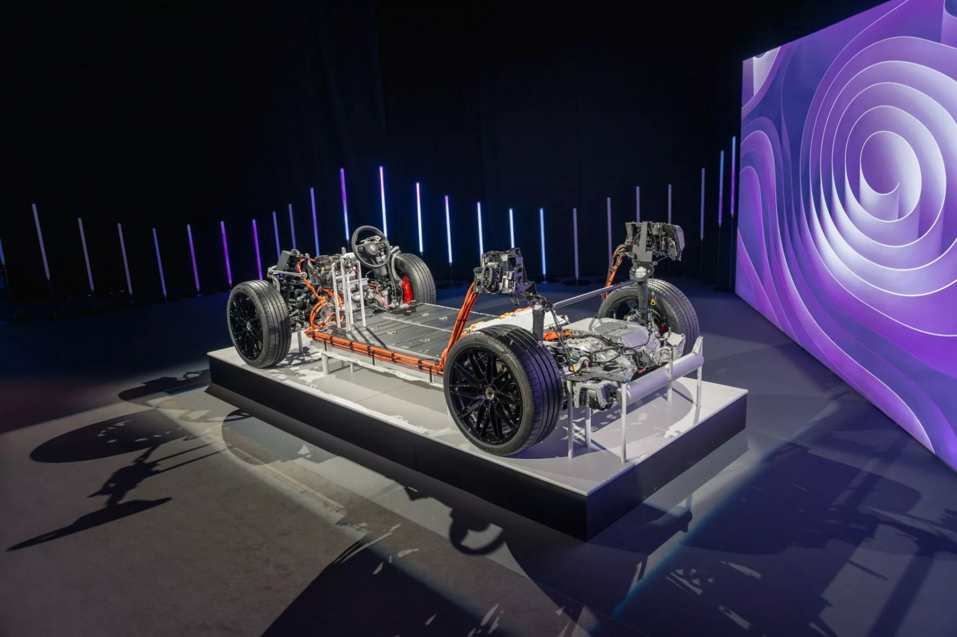 Siêu SUV điện Porsche Macan EV 2024 ra mắt, tăng tốc nhanh hơn ‘đàn anh’ 911 GT3 397498