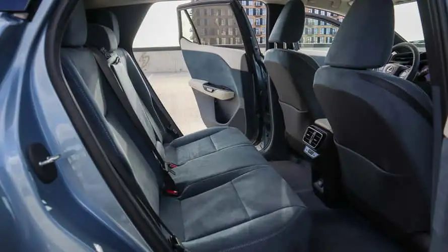 So sánh Genesis GV70 Electrified và Lexus RZ450e: Vì sao xe điện Hyundai tốt hơn Toyota? 397464