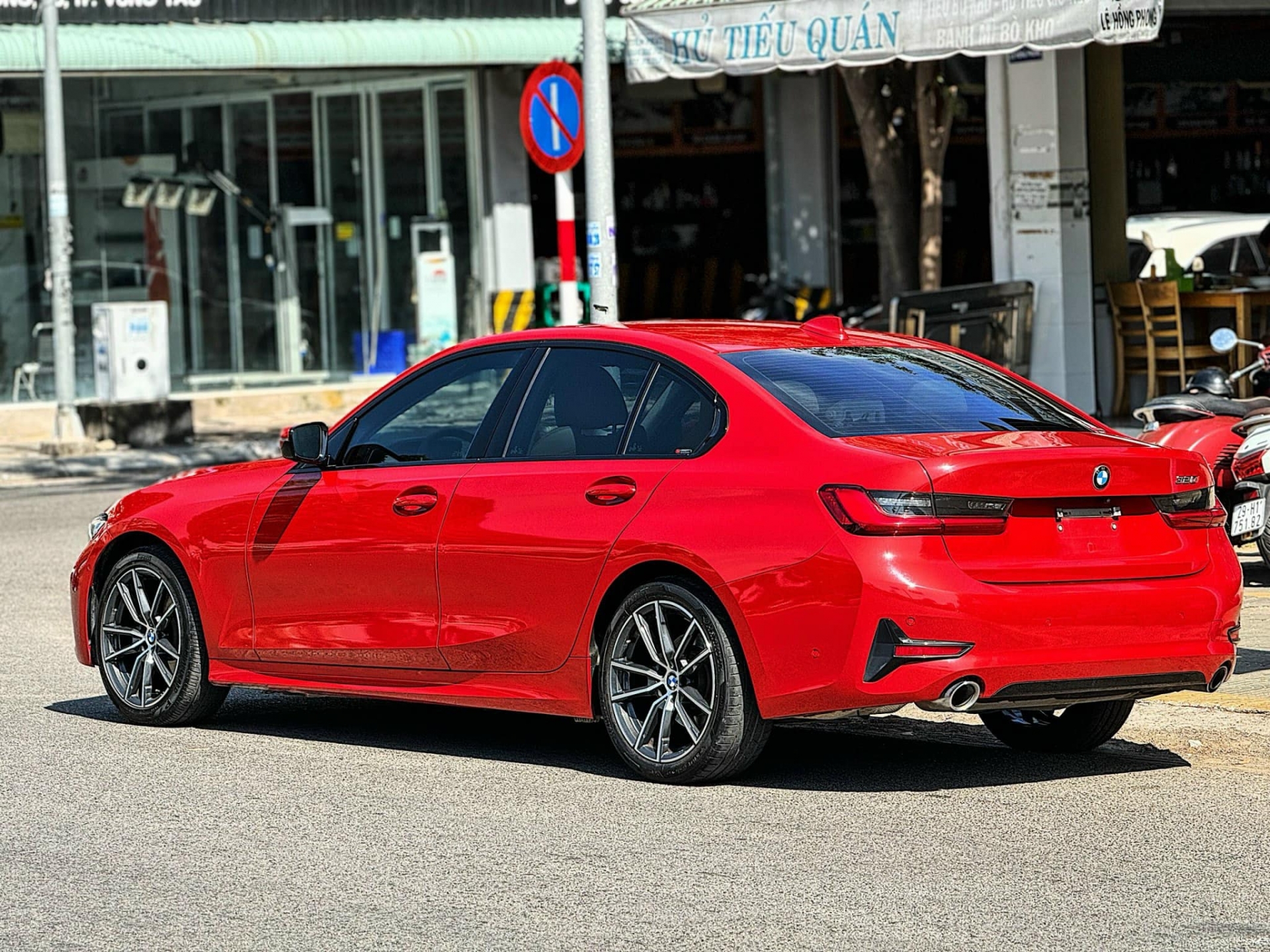 Xe sang BMW 320i Sportline Plus lăn bánh 62.000 km chào bán ‘lỗ’ hơn 1 tỷ đồng 397507