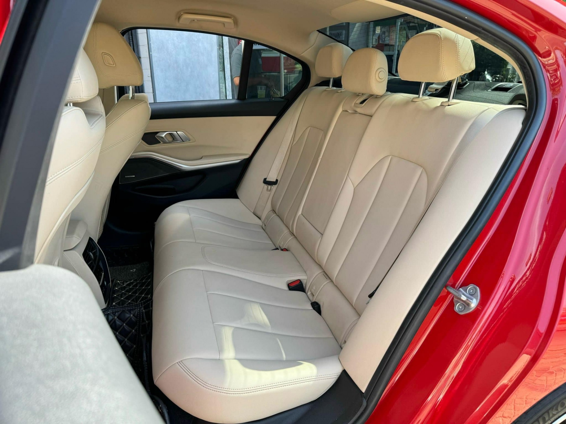 Xe sang BMW 320i Sportline Plus lăn bánh 62.000 km chào bán ‘lỗ’ hơn 1 tỷ đồng 397511