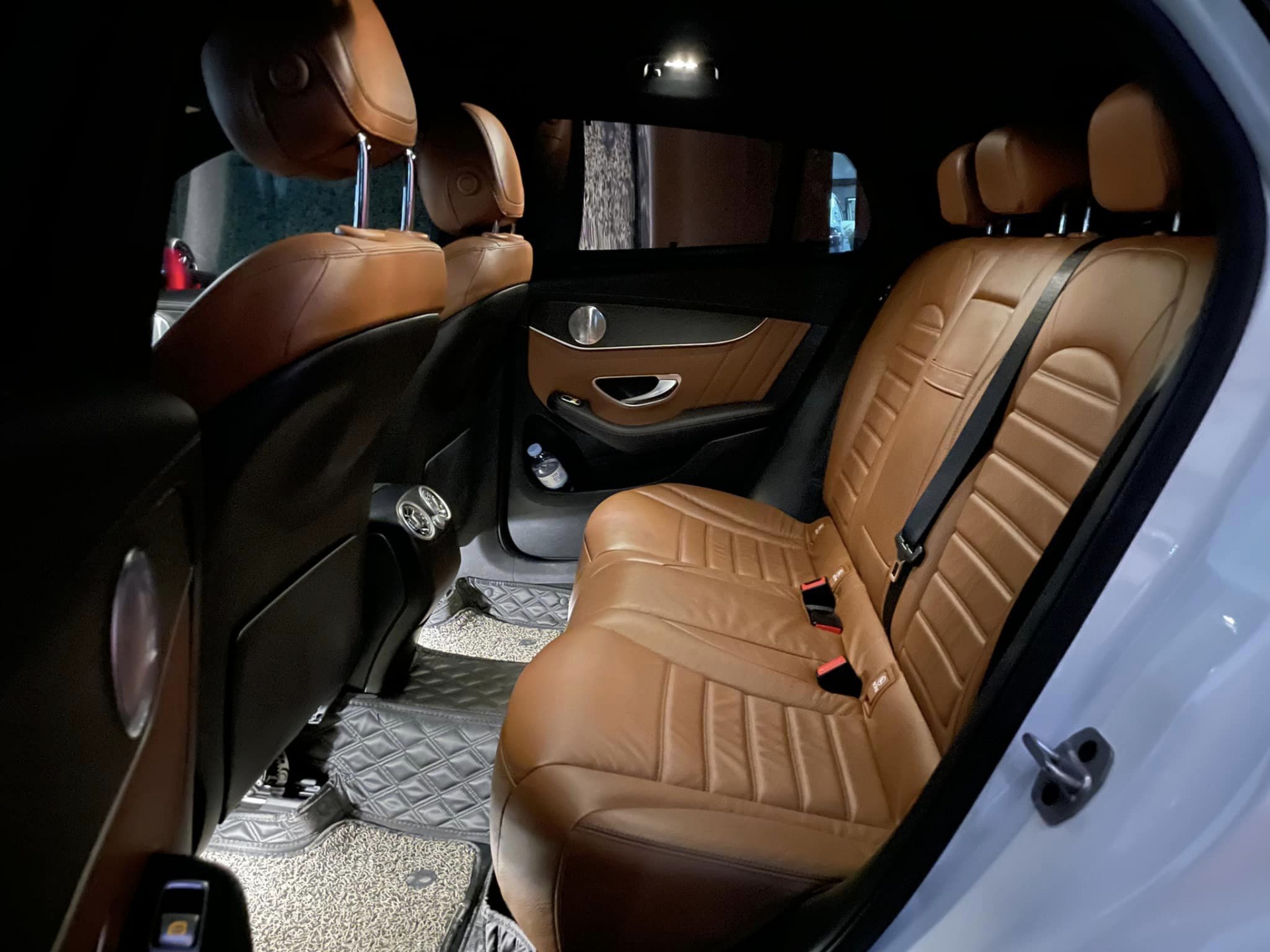 Hàng hiếm Mercedes-Benz GLC 300 Coupe lăn bánh 1 năm mất giá ngang một chiếc Mazda CX-8 397908