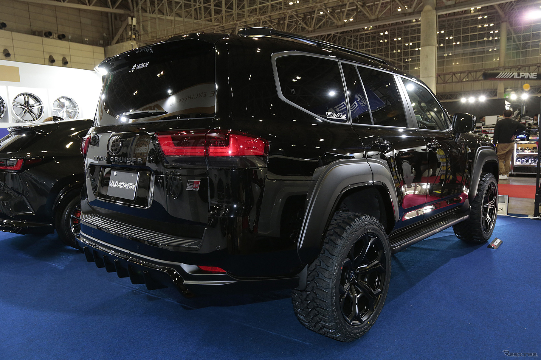 Cận cảnh những phiên bản cực ‘độc’ của Toyota Land Cruiser tại triển lãm xe độ lớn nhất Nhật Bản 403059