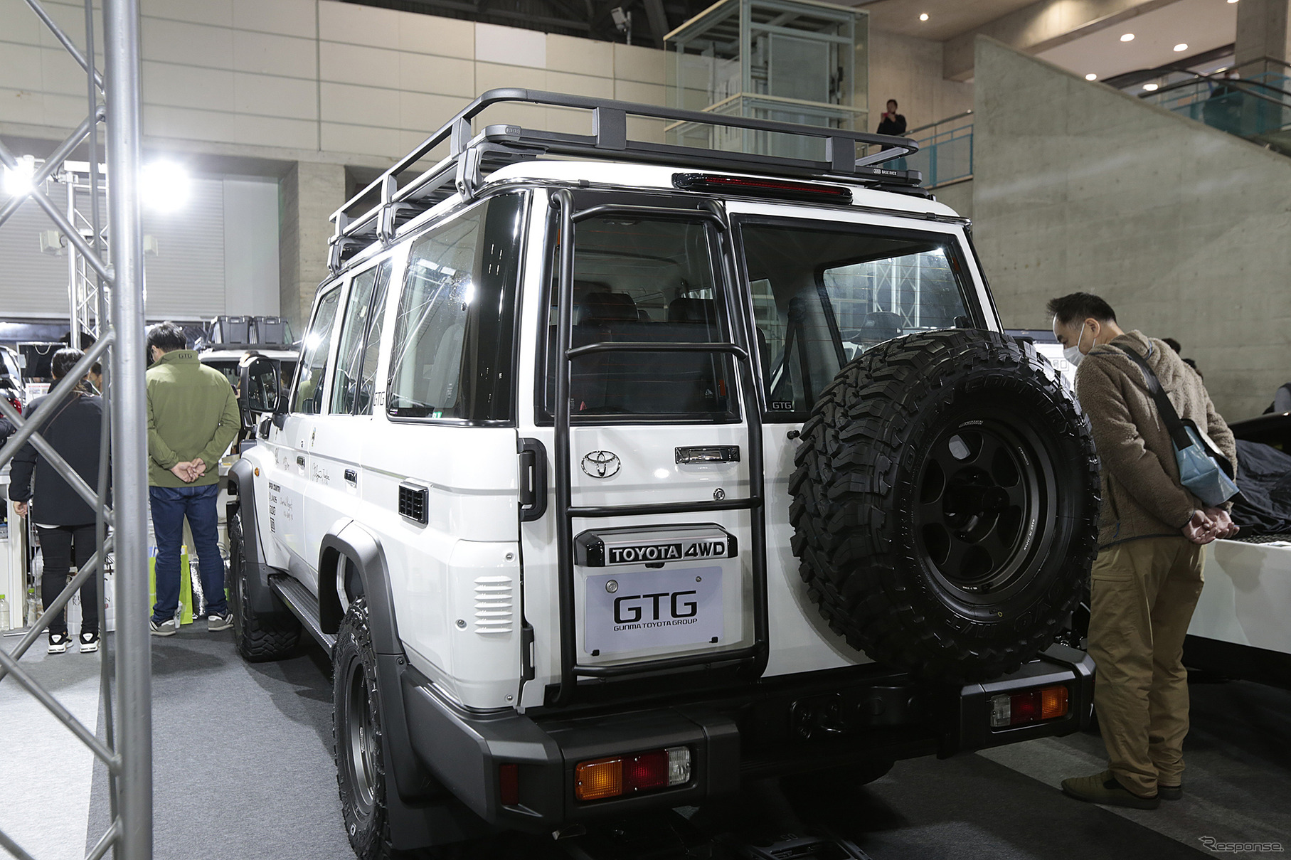 Cận cảnh những phiên bản cực ‘độc’ của Toyota Land Cruiser tại triển lãm xe độ lớn nhất Nhật Bản 403064