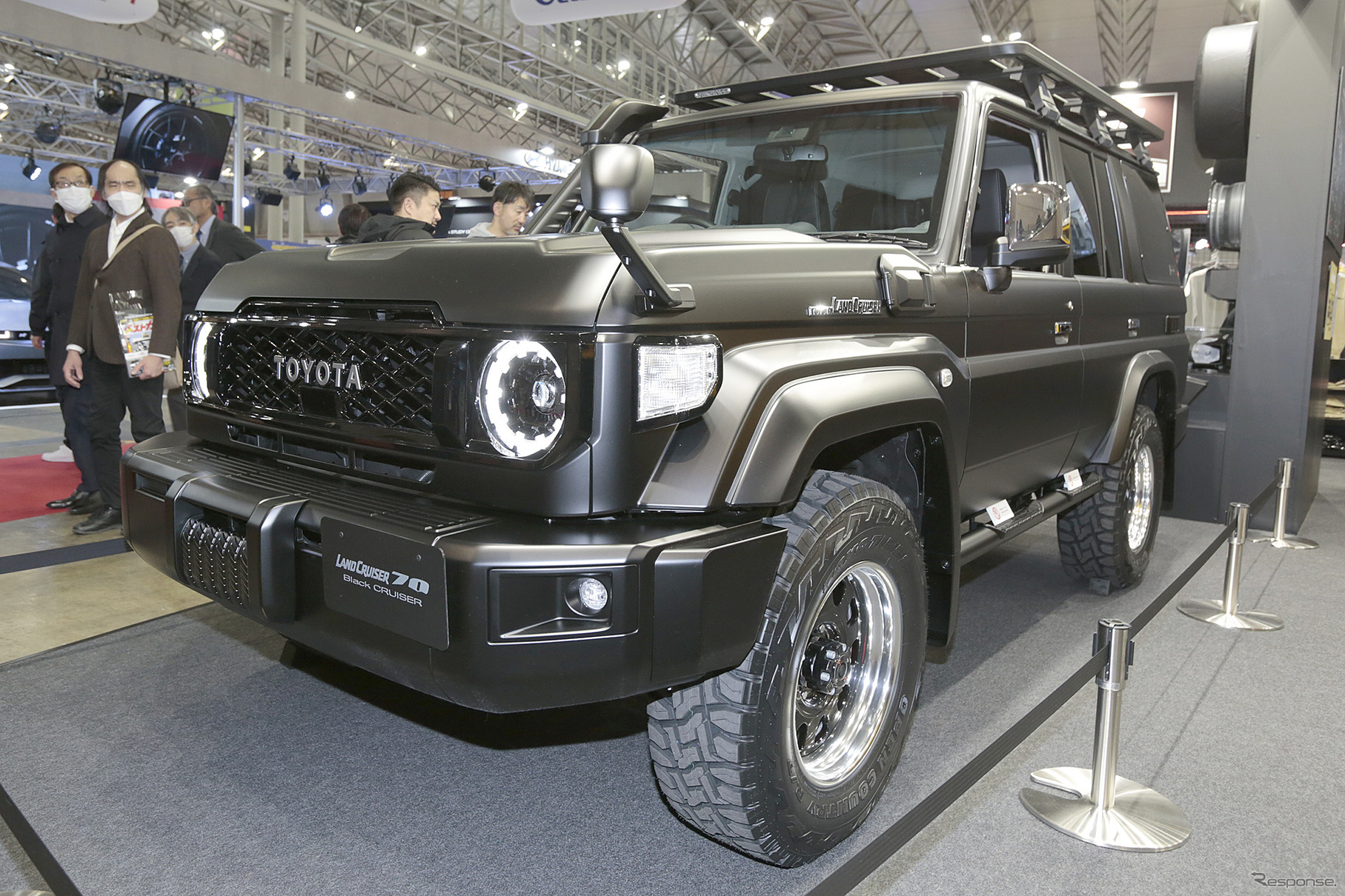 Cận cảnh những phiên bản cực ‘độc’ của Toyota Land Cruiser tại triển lãm xe độ lớn nhất Nhật Bản 403084
