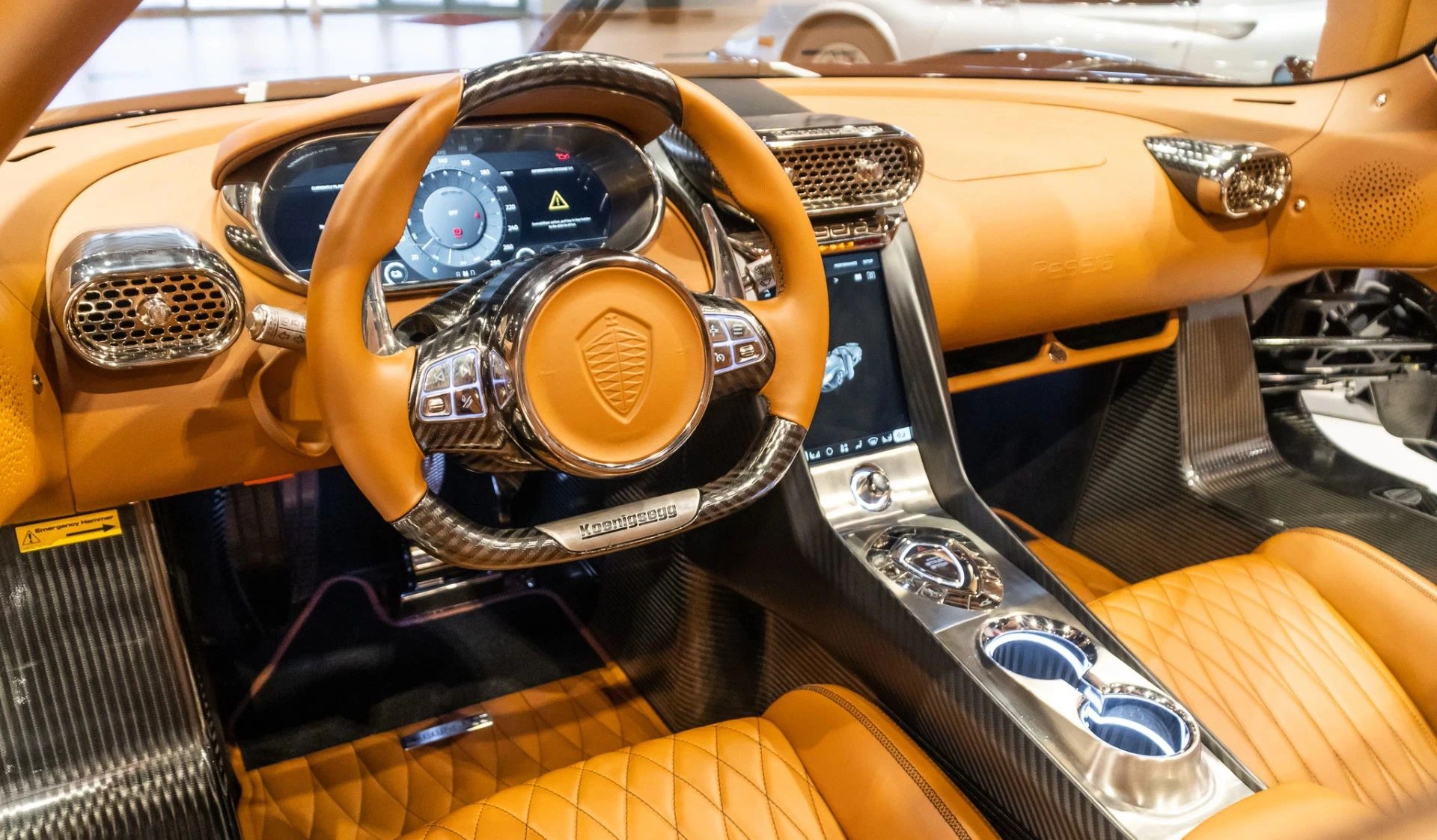 Choáng với chi phí bảo dưỡng ‘khủng’ dành cho siêu phẩm Koenigsegg Regera của đại gia Hoàng Kim Khánh 403137