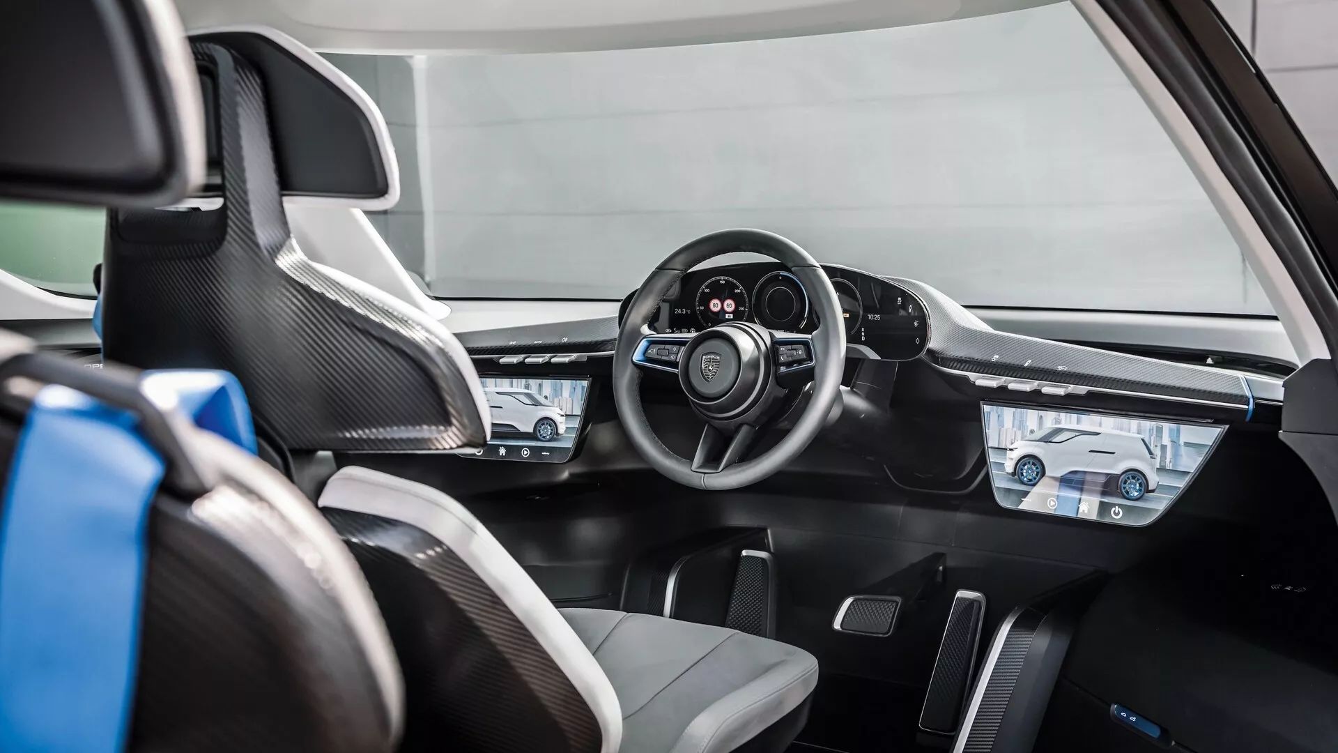 Porsche-Vision-Renndienst-Interior-4_result