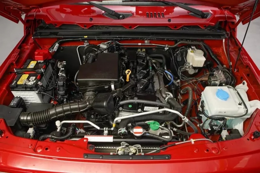 Điều gì sẽ giúp ‘bé hạt tiêu’ Suzuki Jimny trở thành mẫu xe của mọi nhà? 410355