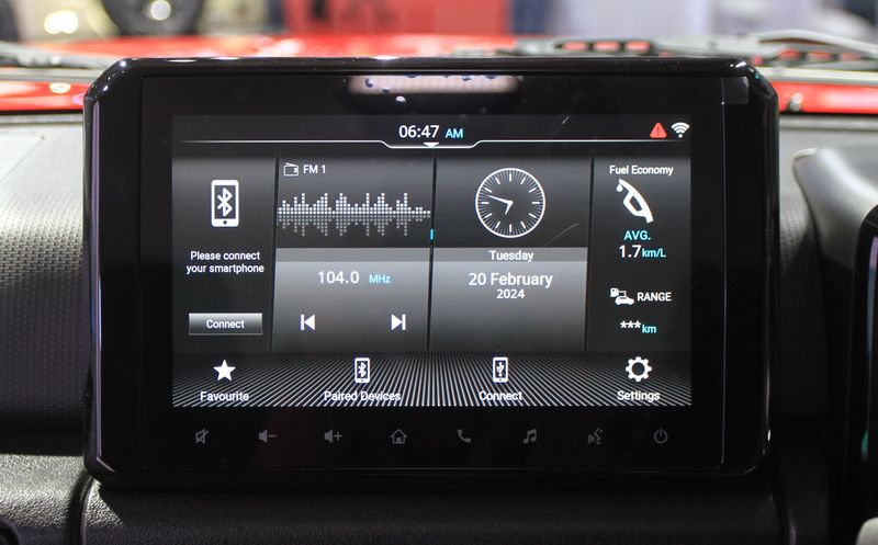 Điều gì sẽ giúp ‘bé hạt tiêu’ Suzuki Jimny trở thành mẫu xe của mọi nhà? 410359