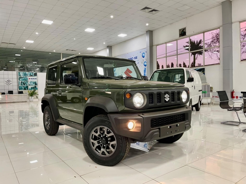 Điều gì sẽ giúp ‘bé hạt tiêu’ Suzuki Jimny trở thành mẫu xe của mọi nhà? 410362