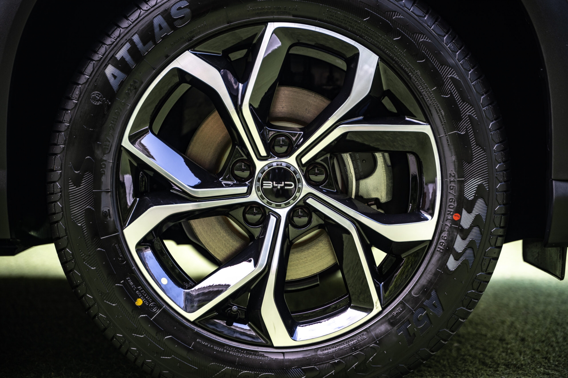 Xe điện sắp về Việt Nam BYD Atto 3 có phiên bản mới, giá quy đổi từ 614 triệu đồng 410252