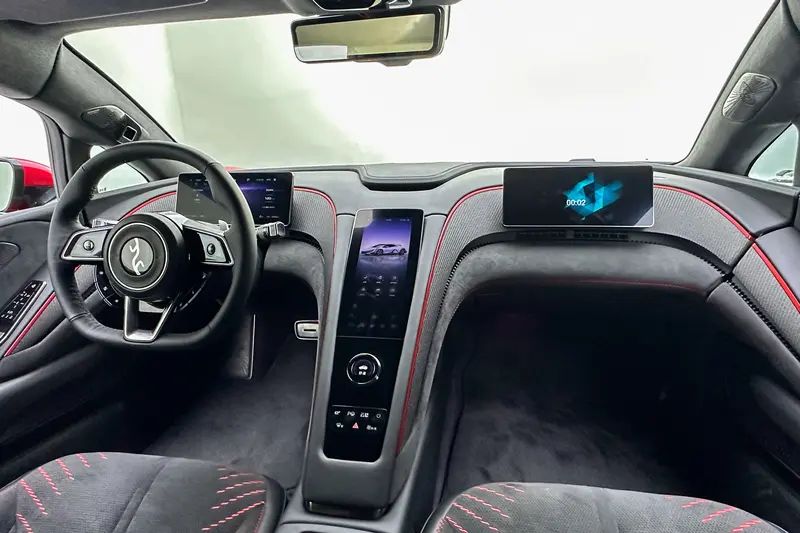 Hypercar chạy điện Yangwang U9 ra mắt, giá bán ‘đắt xắt ra miếng’ 411392