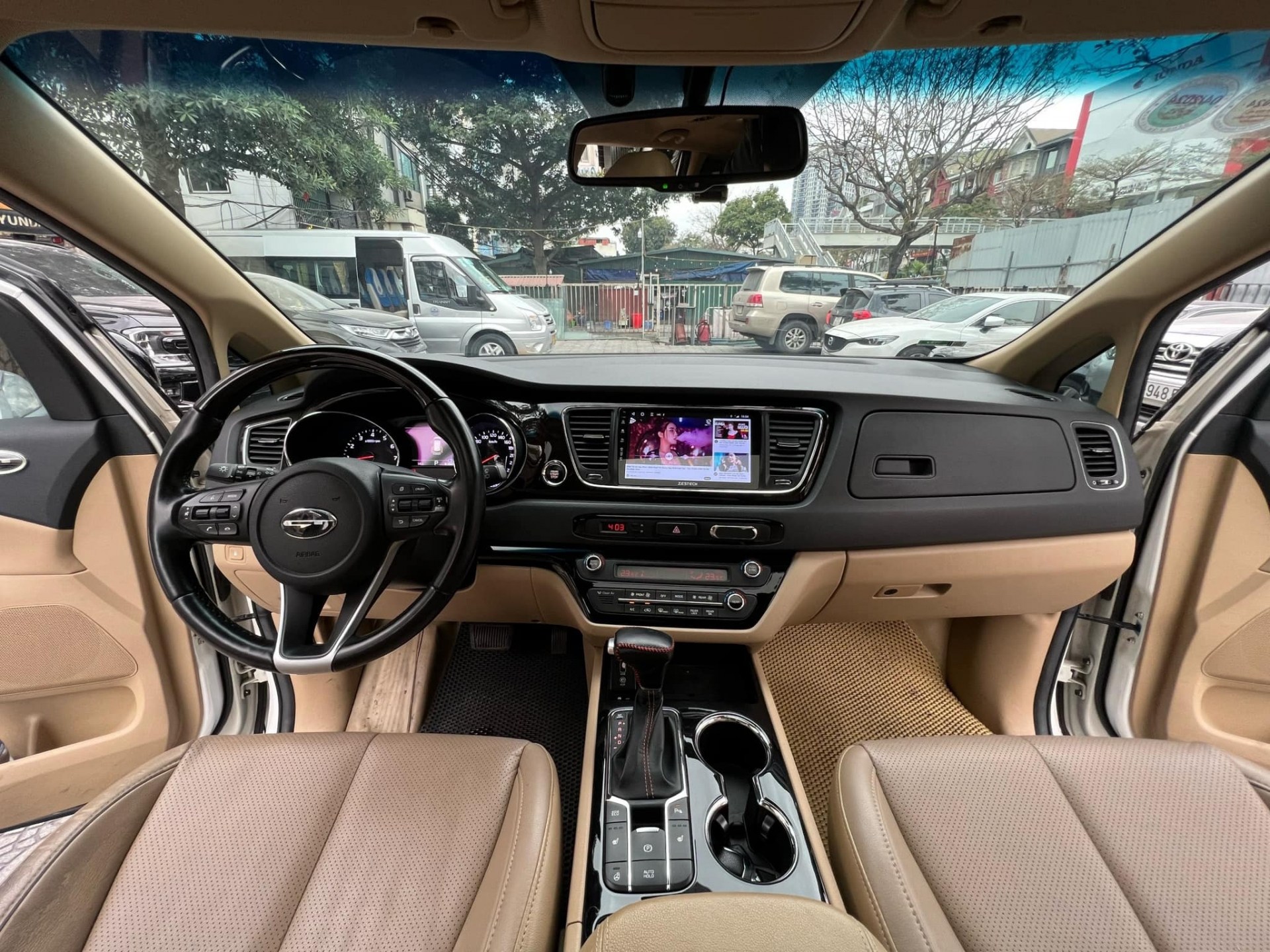 Kia Sedona bản full lăn bánh 8 vạn km bán ‘lỗ’ ngang một chiếc Ford Territory  413781