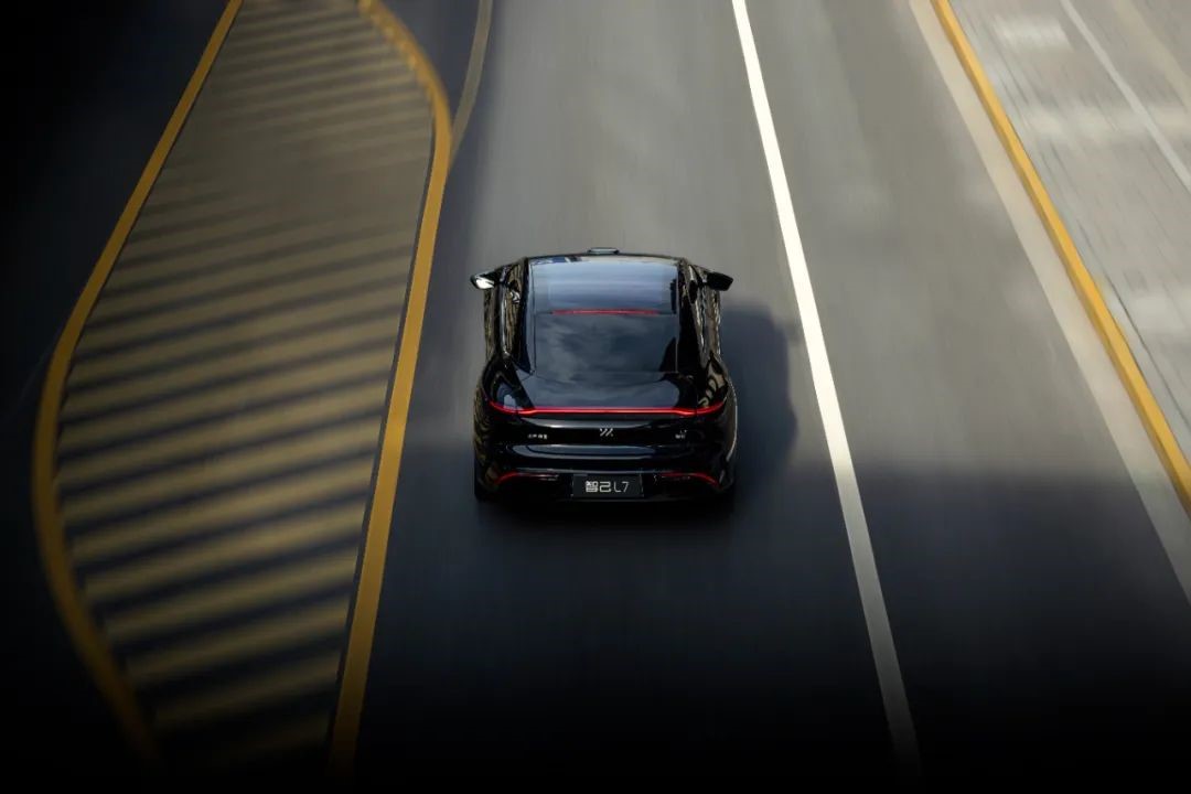 Xe điện IM L6 chốt lịch ra mắt: Tầm hoạt động lên tới 1.000 km, ‘chung mâm’ Toyota Camry 413769