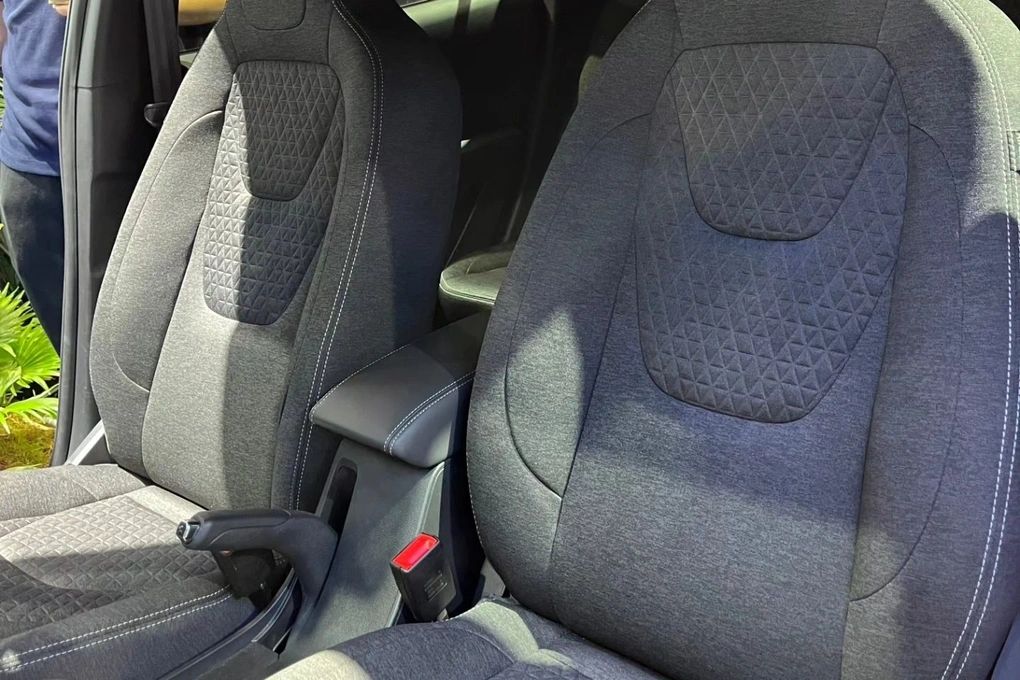 So sánh VinFast VF e34 tại Indonesia và Việt Nam: Lược bớt trang bị, giảm mạnh giá bán 415688