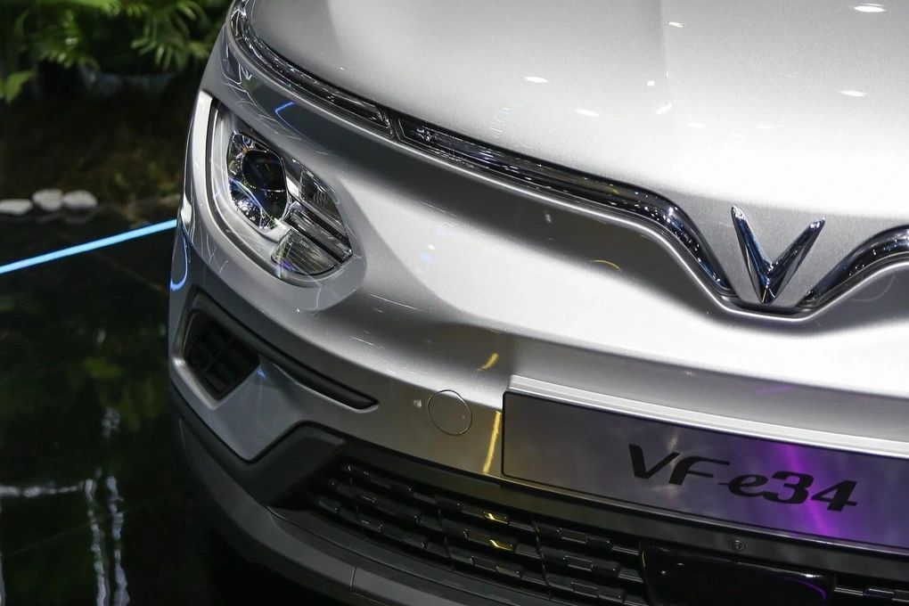 So sánh VinFast VF e34 tại Indonesia và Việt Nam: Lược bớt trang bị, giảm mạnh giá bán 415689