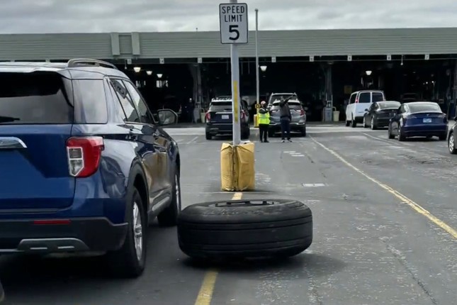 united-flight-tyre1-7524