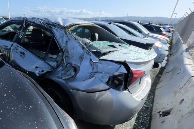 united-flight-tyre11-7064