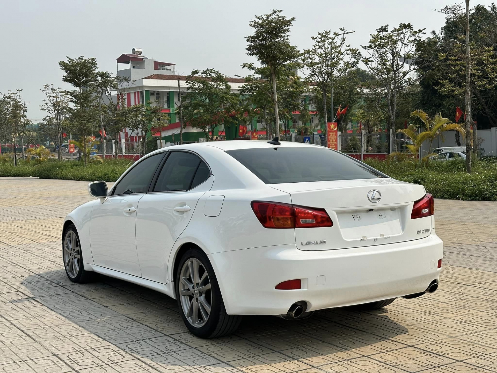Xe sang Lexus IS 250 2008 được chào bán với giá chỉ bằng Hyundai i10 ‘đập hộp’ 420535