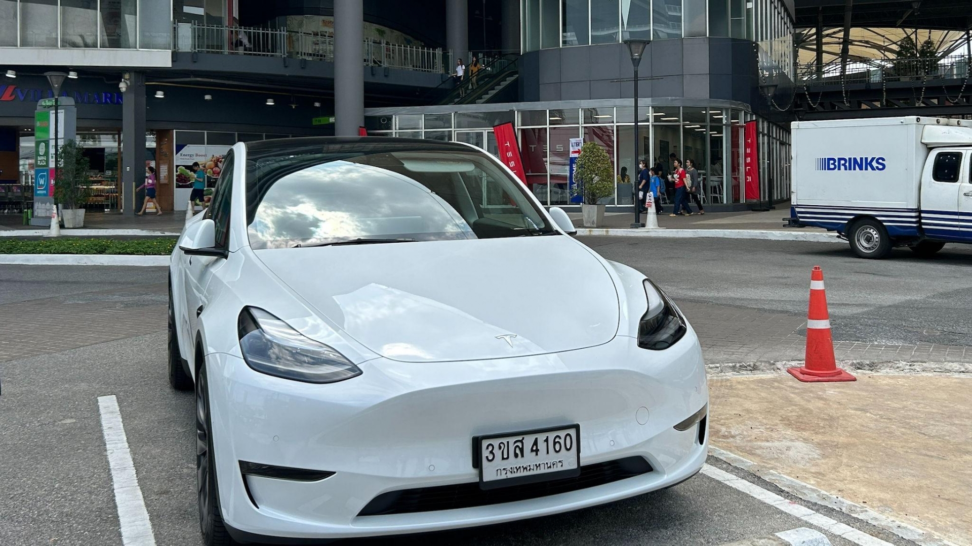 tesla-thailand-01