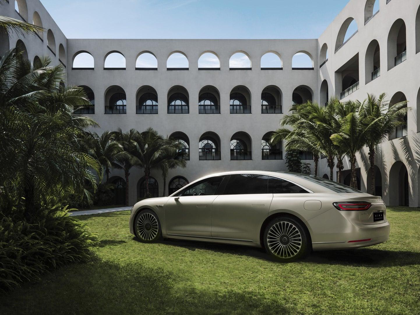 Không chịu thua Xiaomi, Huawei ra mắt sedan điện mới cạnh tranh Mercedes, Audi 423033