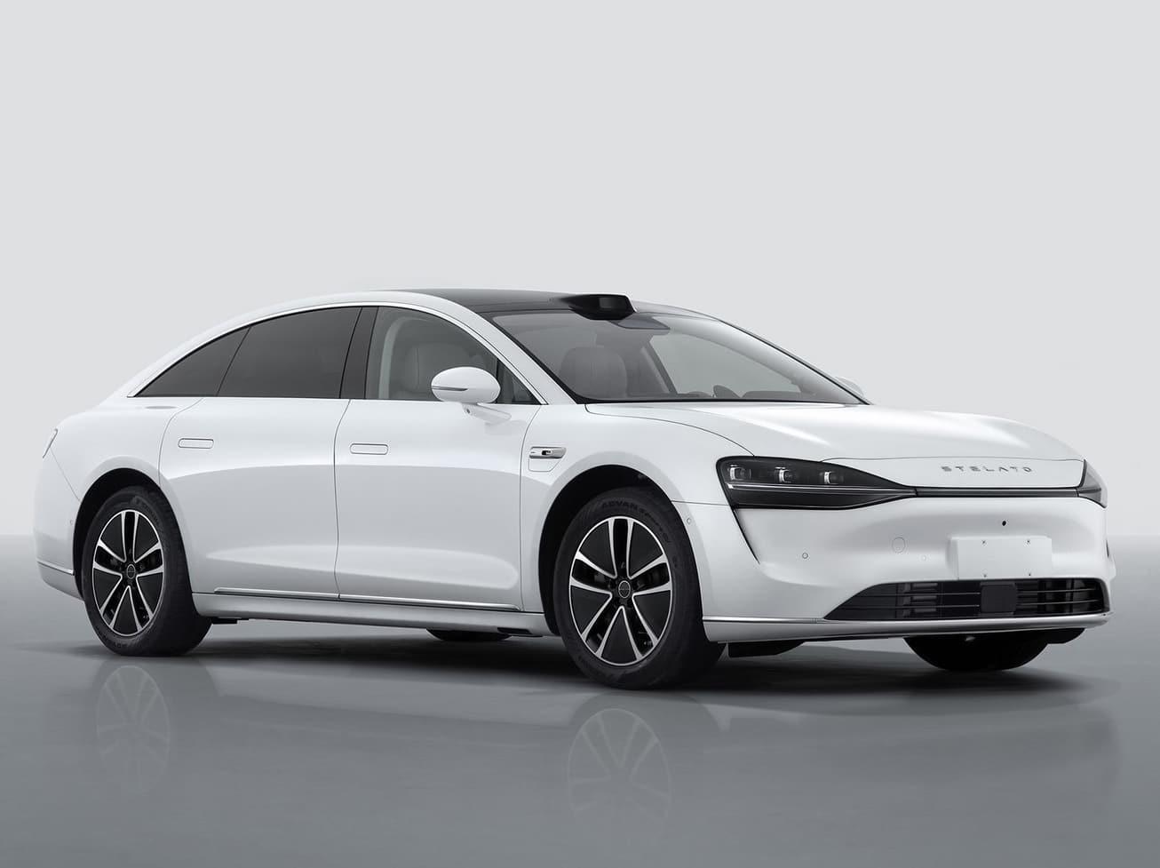 Không chịu thua Xiaomi, Huawei ra mắt sedan điện mới cạnh tranh Mercedes, Audi 423036