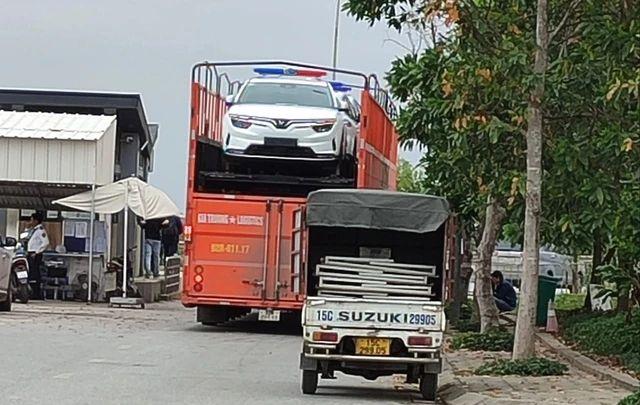 VinFast VF 8 phiên bản xe cảnh sát lộ diện tại Lào 424235