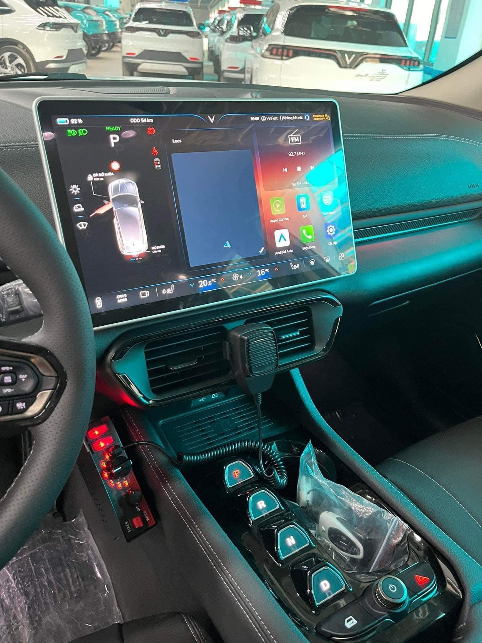 VinFast VF 8 phiên bản xe cảnh sát lộ diện tại thị trường 'sát vách' Việt Nam 424238