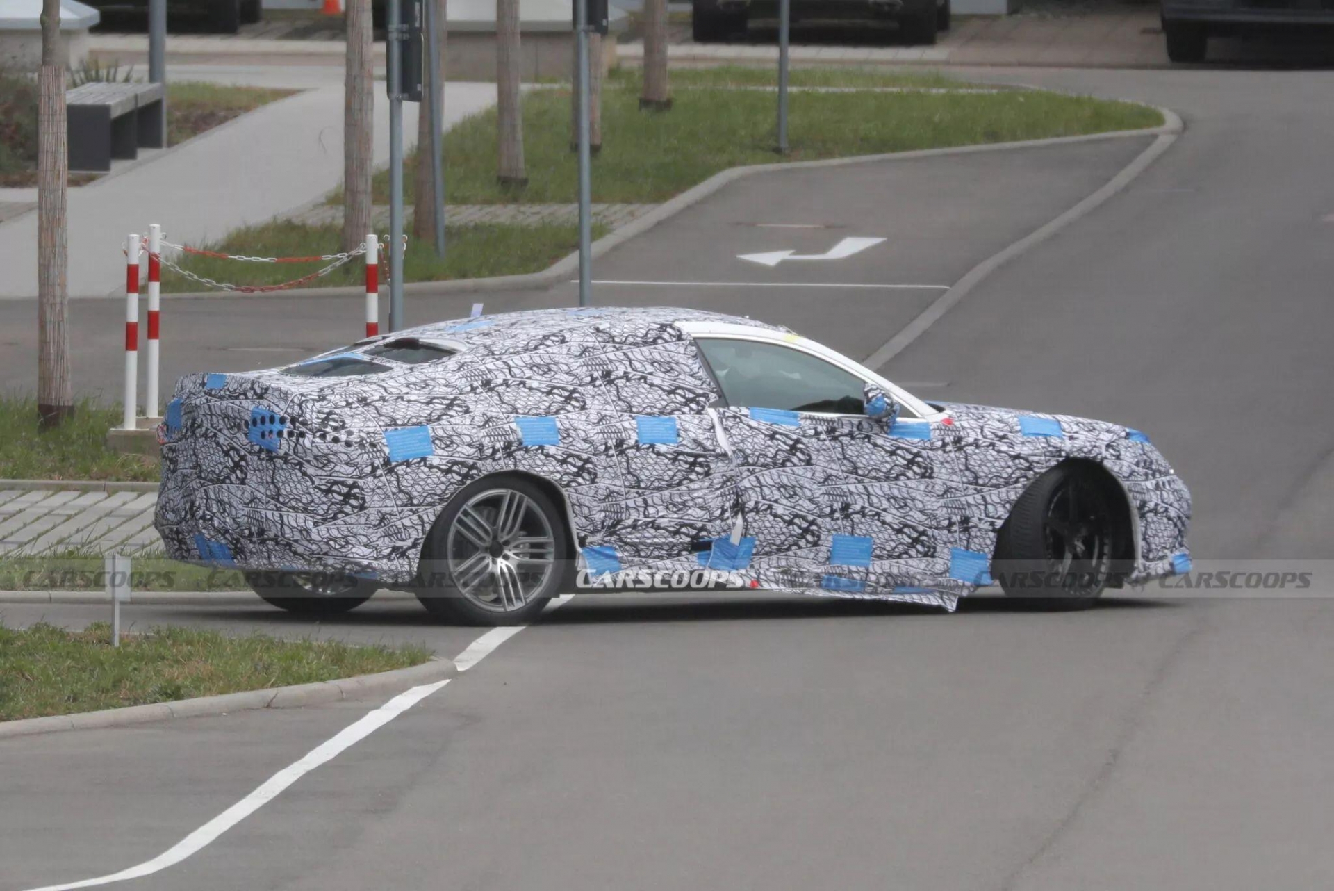 Mercedes-AMG hé lộ siêu xe thể thao chạy điện đối đầu Porsche Taycan 424414