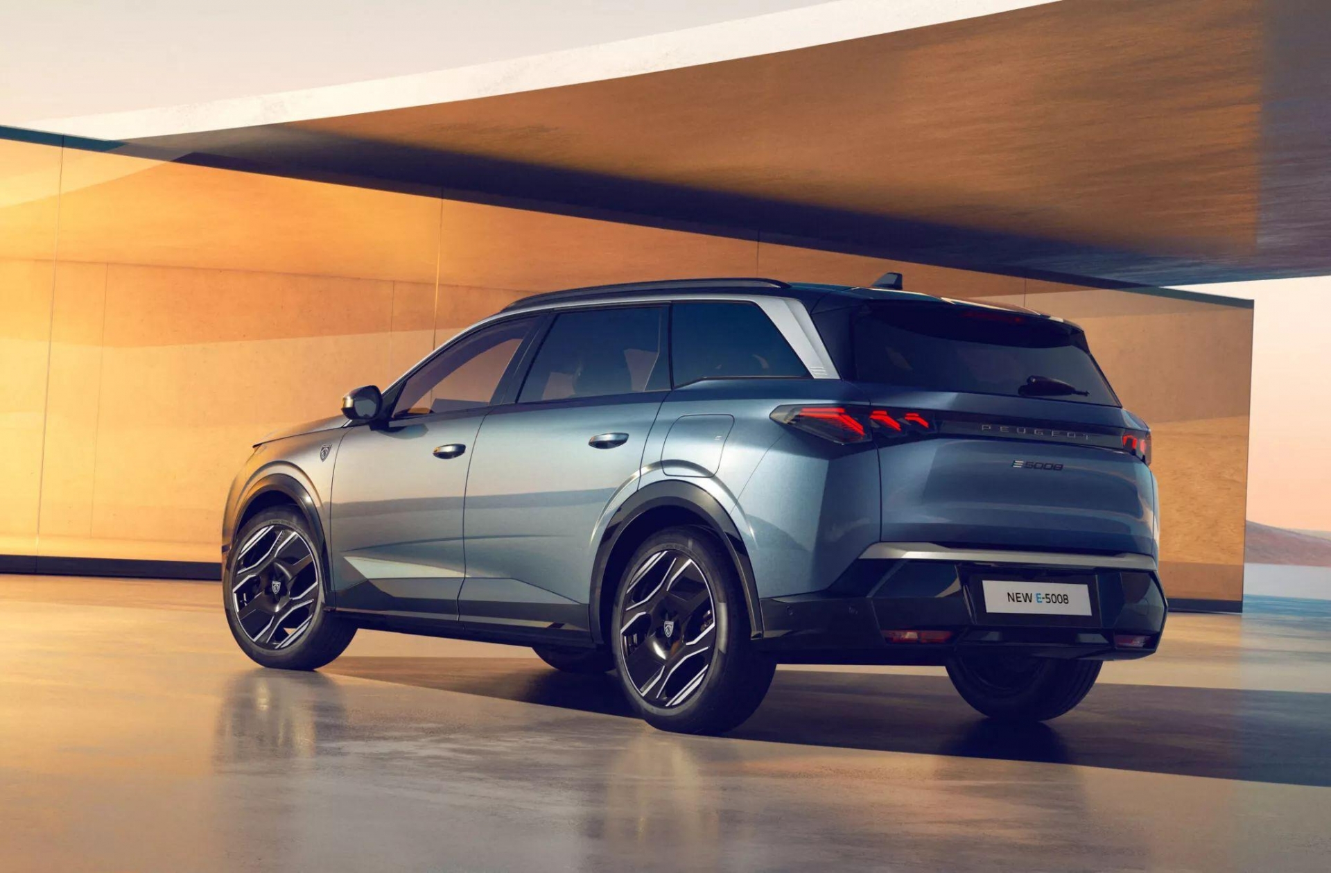 Peugeot E-5008 ra mắt với tầm hoạt động gần 700 km, sáng cửa về Việt Nam? 425506