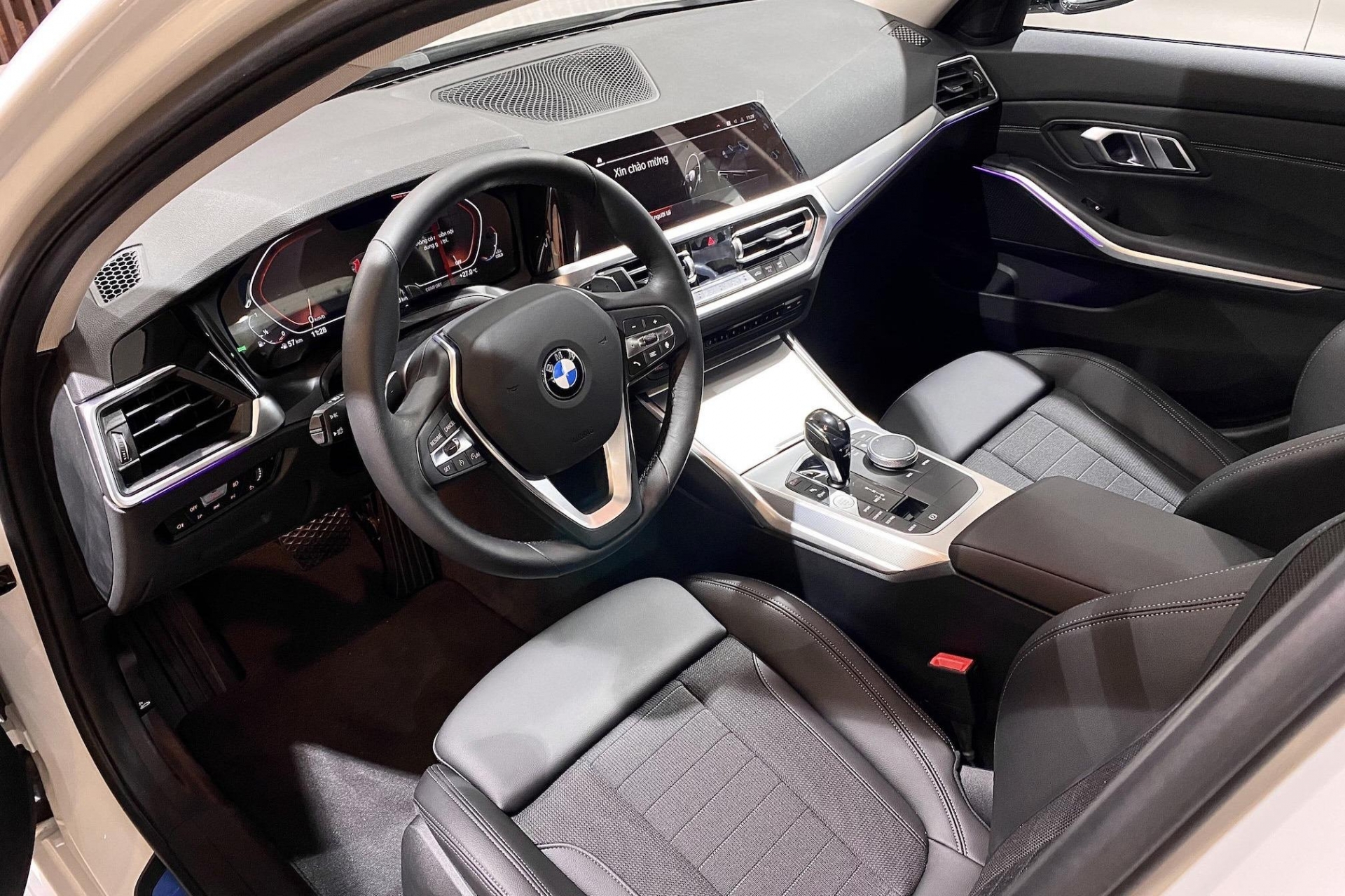 Giá xe sang BMW 3-Series đời cũ giảm sâu, thấp hơn cả Toyota Camry 425598