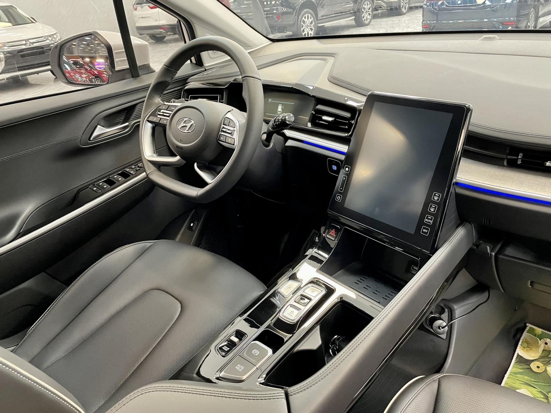 Tân binh Hyundai Custin mới lăn bánh vài tháng đã xuống giá khó tin 425646