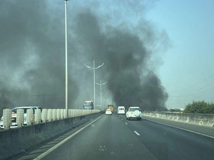 Cảnh báo nguy cơ tai nạn giao thông từ việc đốt cỏ, rác gần đường cao tốc 427156