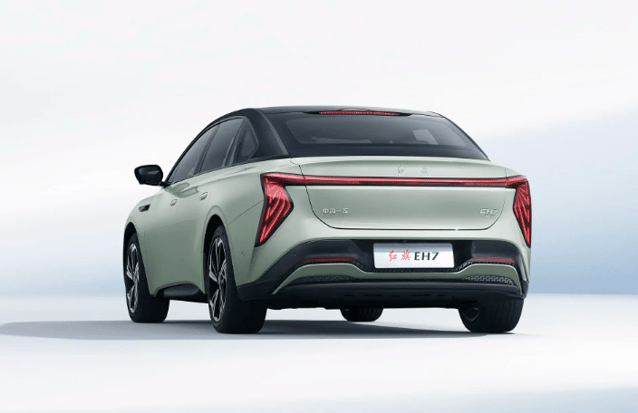 Hãng được mệnh danh ‘Rolls-Royce Trung Quốc’ ra mắt xe mới, giá quy đổi chưa tới 800 triệu đồng 427931