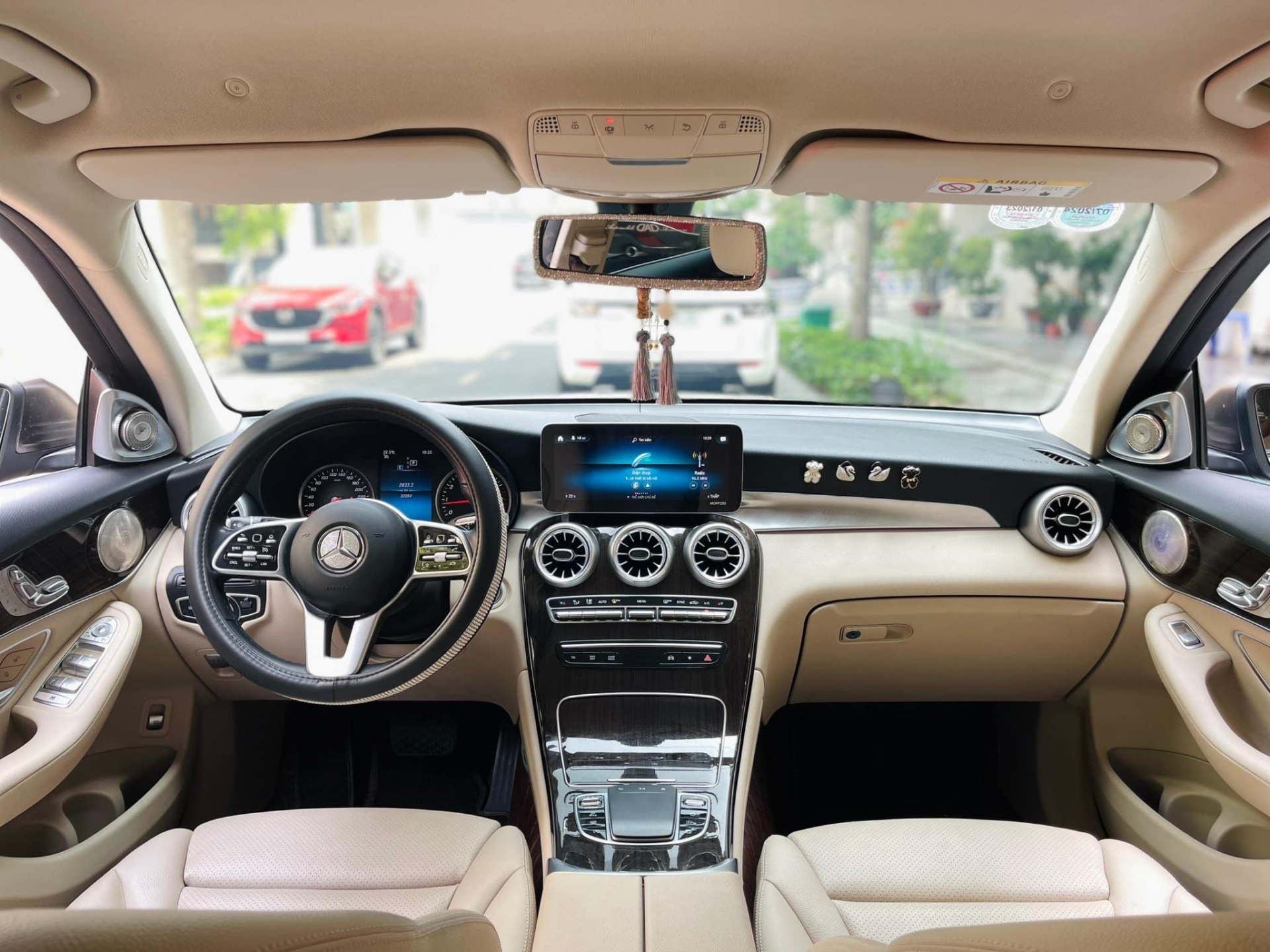 Lăn bánh 3 năm, Mercedes-Benz GLC 200 xuống giá ngang một chiếc Mazda CX-5 429892