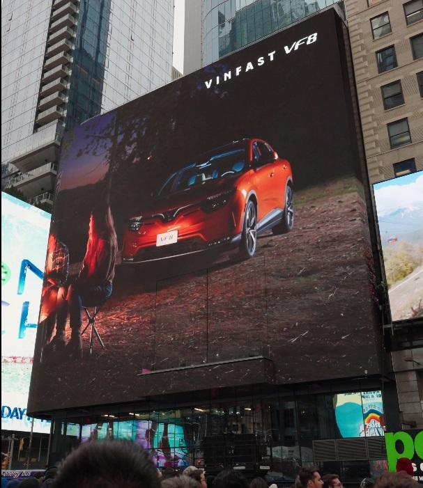 VinFast VF 9 xuất hiện đầy ấn tượng trong buổi hòa nhạc của ca sĩ Shakira tại Quảng trường Thời đại 430920