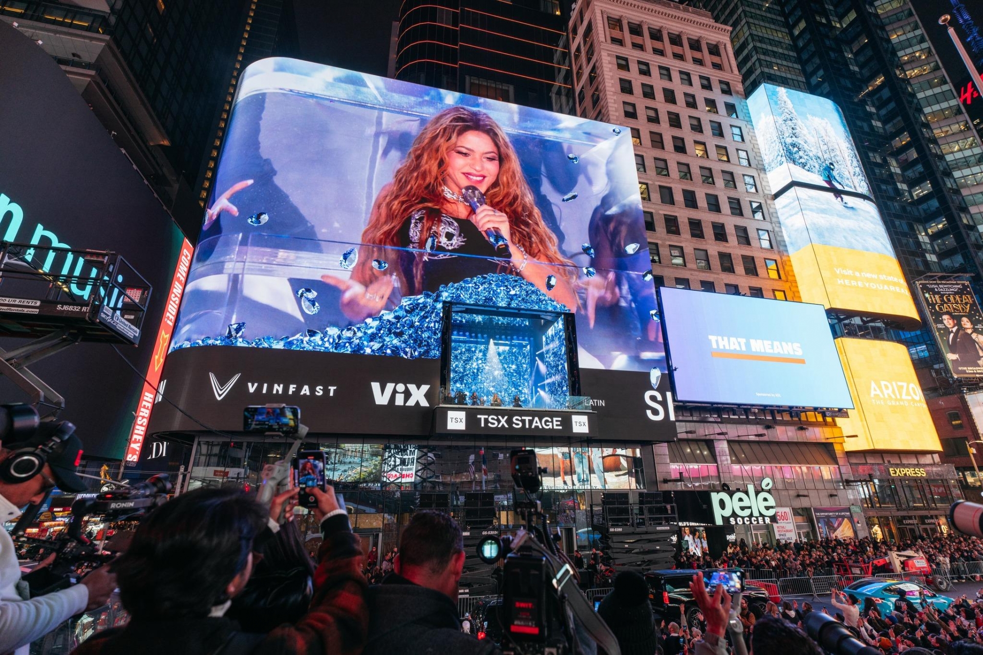 VinFast VF 9 xuất hiện đầy ấn tượng trong buổi hòa nhạc của ca sĩ Shakira tại Quảng trường Thời đại 430921