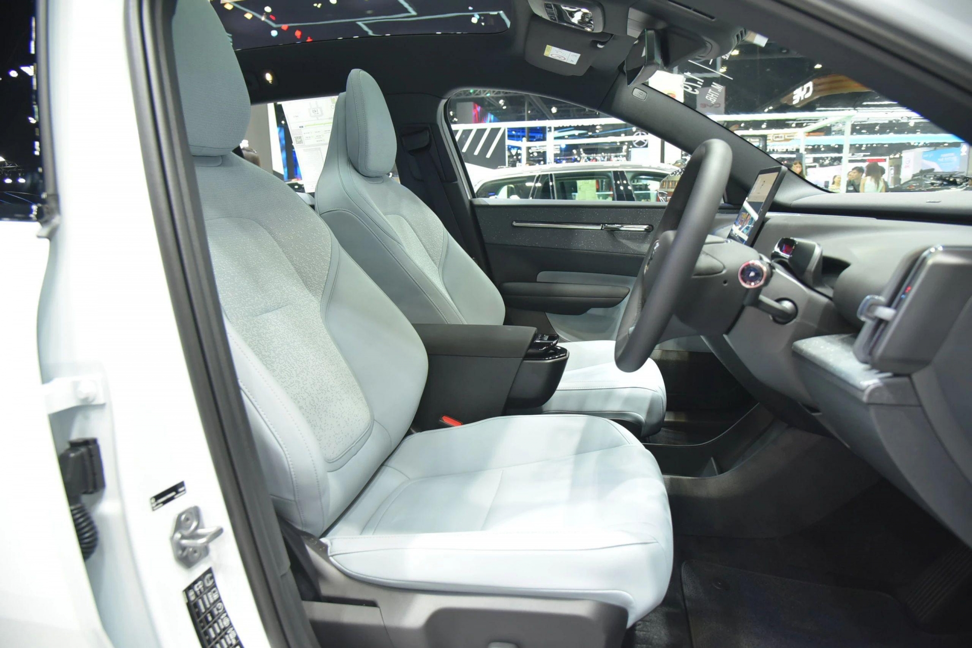 Volvo giới thiệu SUV cỡ nhỏ EX30 tại Thái Lan, dự kiến cập bến Việt Nam cuối 2024? 431353