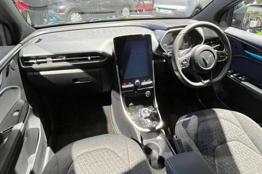 VinFast chính thức mở bán xe điện VF e34 tại Indonesia, giá quy đổi 492 triệu đồng 431408