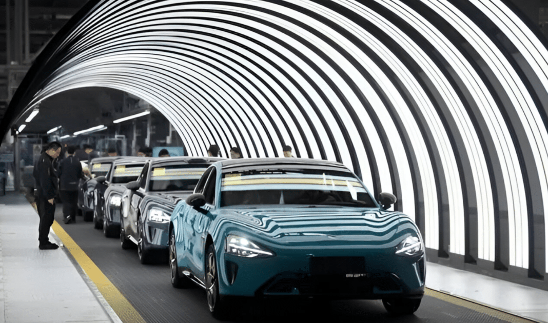 Xe điện Xiaomi SU7 ‘gây bão’: Người dùng sẵn sàng chờ tới 3 giờ sáng để lái thử 433911