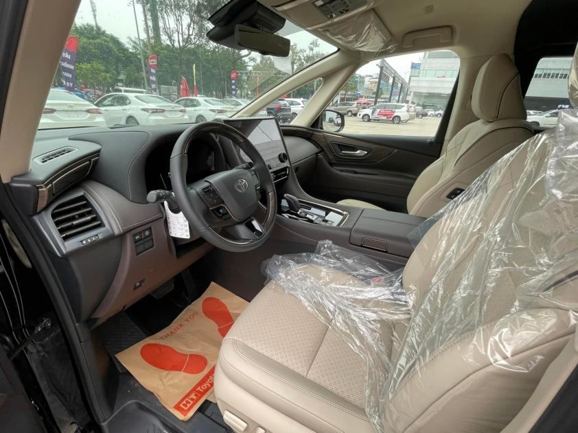 toyota-alphard-2024-bi-ban-chenh-gia-den-300-trieu-dong-362629