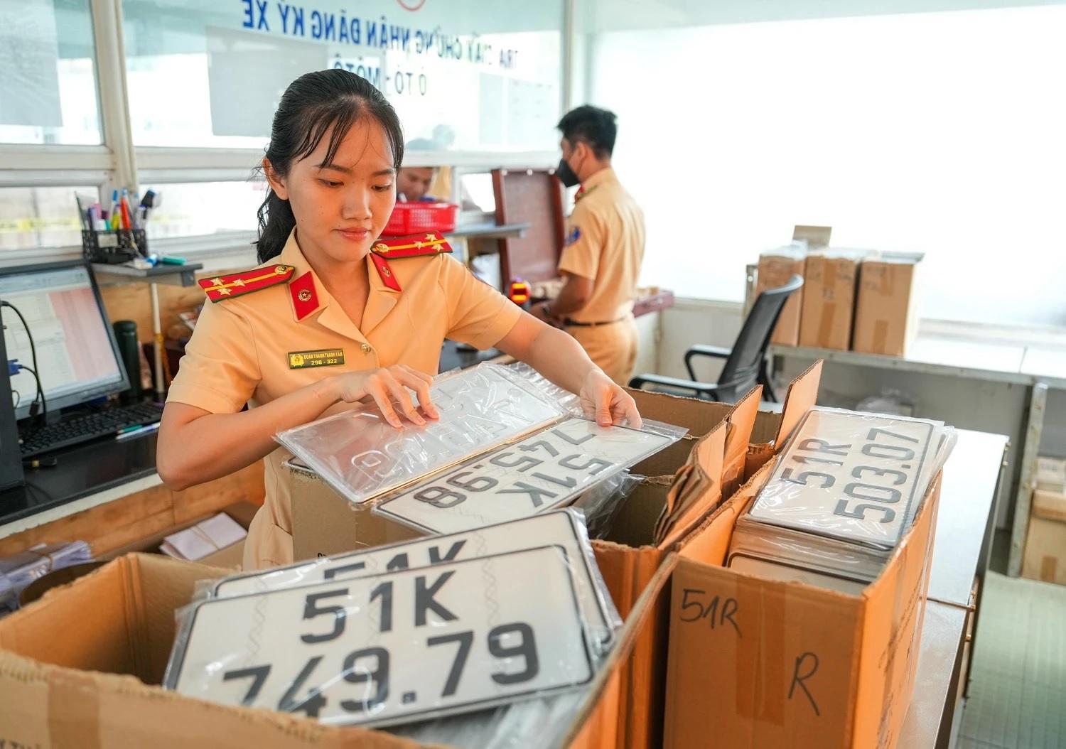 Đấu giá biển số ô tô ngày 3/4: Biển ‘san bằng tất cả’ chốt giá khó tin 435452