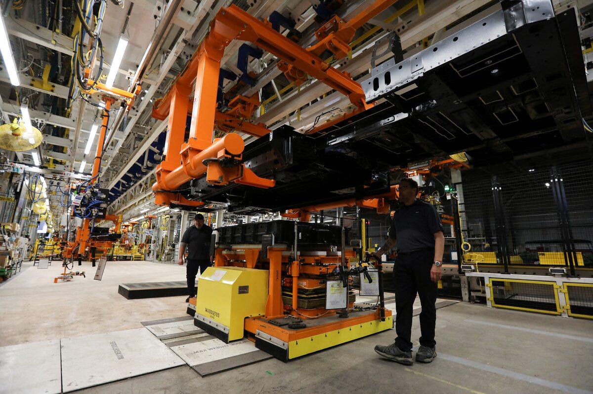 Vì sao xe hybrid đủ khả năng áp đảo xe điện tại thị trường Mỹ?  435518