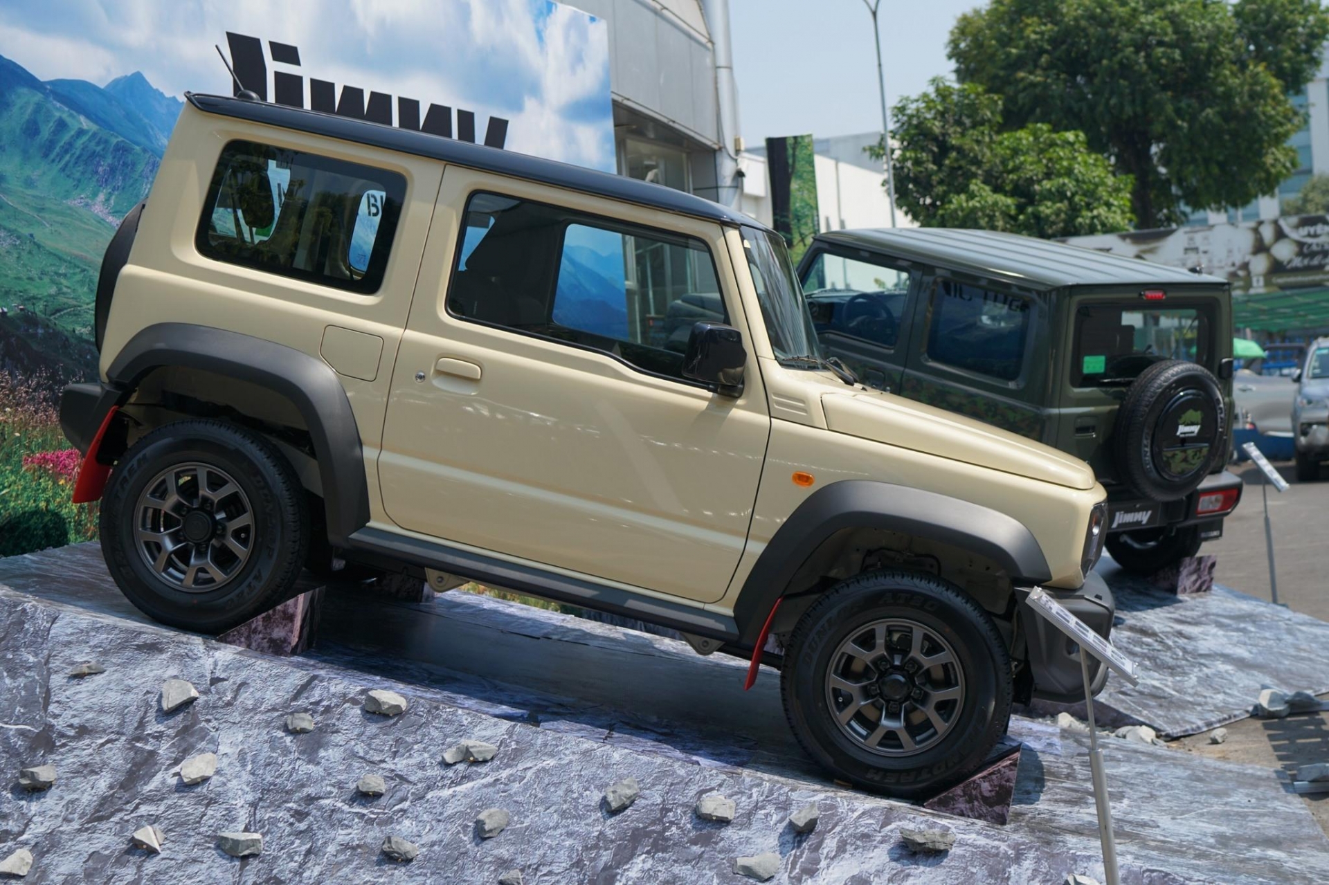 Mục sở thị ‘xe chơi’ Suzuki Jimny tại đại lý Việt Nam, giá chưa tới 800 triệu đồng 440437