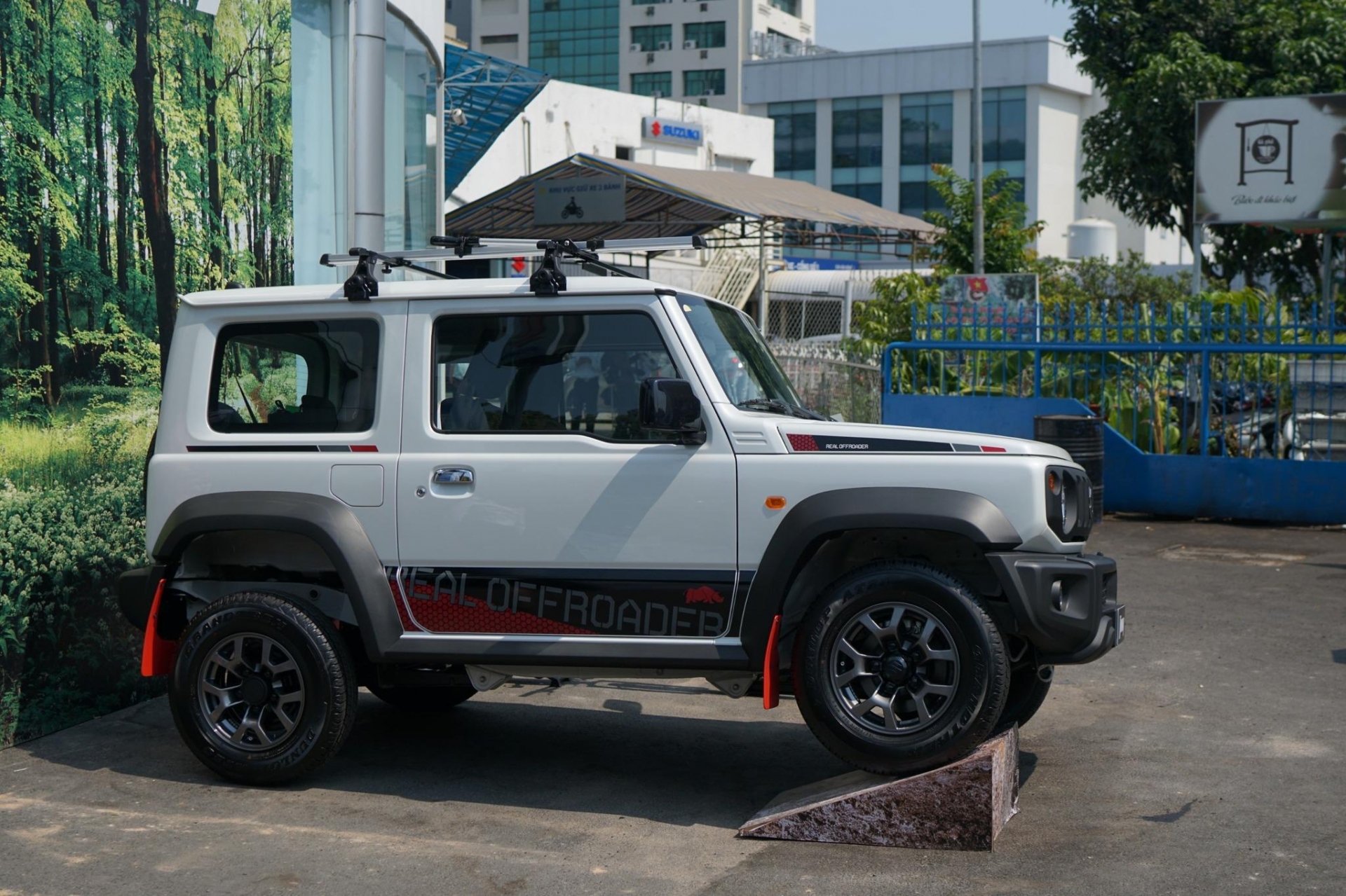 Mục sở thị ‘xe chơi’ Suzuki Jimny tại đại lý Việt Nam, giá chưa tới 800 triệu đồng 440439