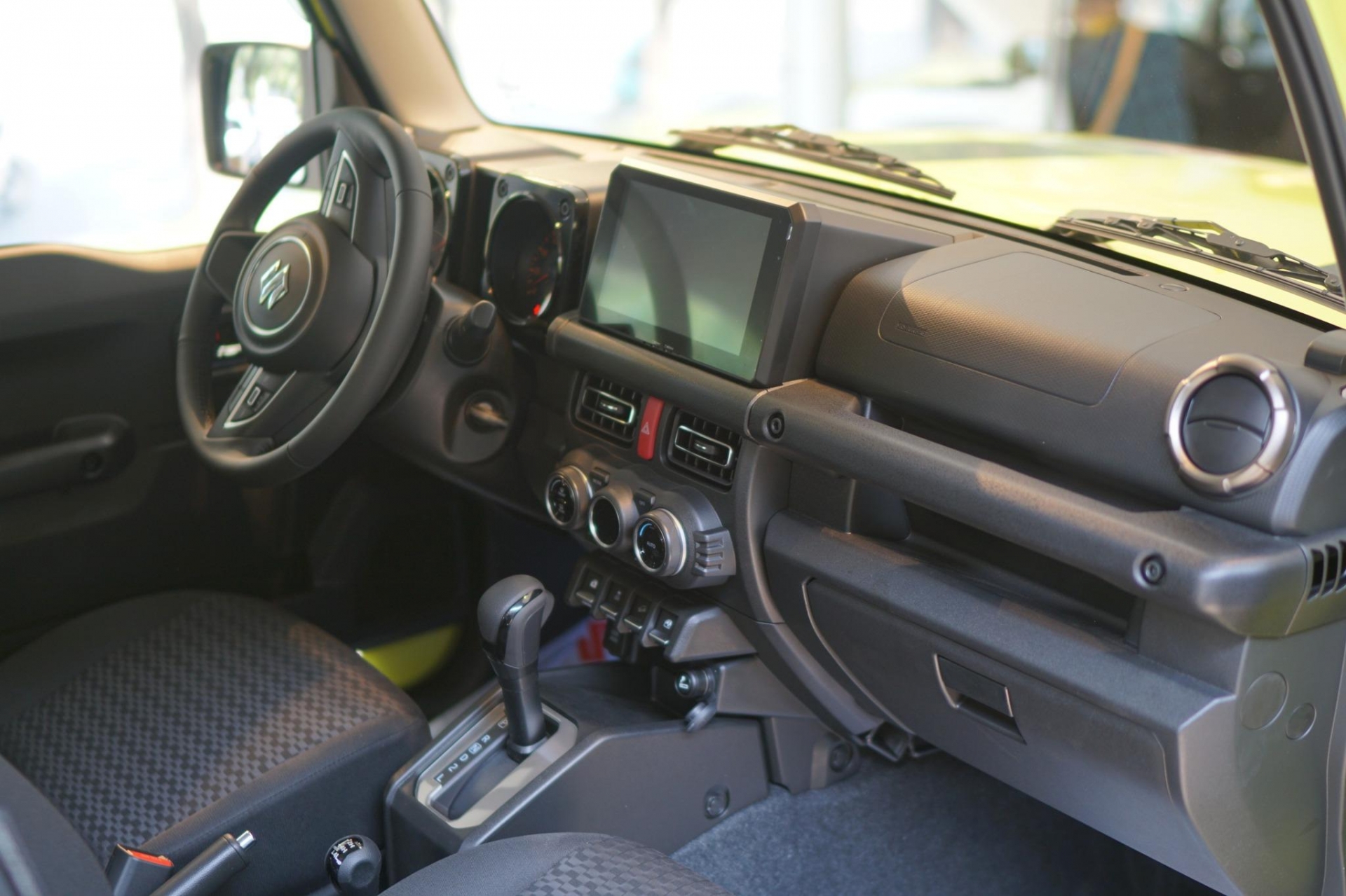 Mục sở thị ‘xe chơi’ Suzuki Jimny tại đại lý Việt Nam, giá chưa tới 800 triệu đồng 440441