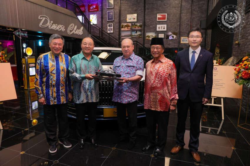 DYMM-Yang-di-Pertuan-Agong-Sultan-Ibrahim-Iskandar-Hongqi-L5-4-850x567