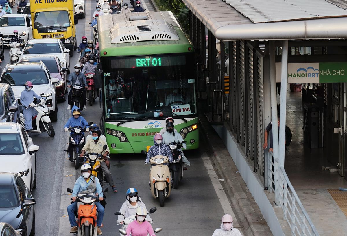 Cộng đồng mạng nói gì khi Hà Nội ‘hi sinh’ tuyến xe buýt nhanh BRT giá nghìn tỷ? 444656
